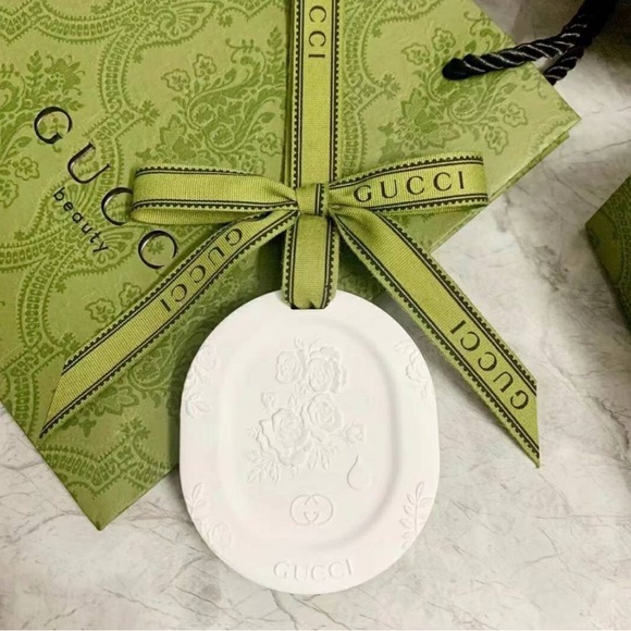 Gucci Other - Gucci White Defuser Stone with Green Ribbon Packaging